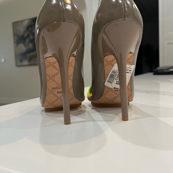 Material: Genuine Leather
Heel Height: High Heel
Style: Casual size 6.5 NEW - Picture 13 of 13